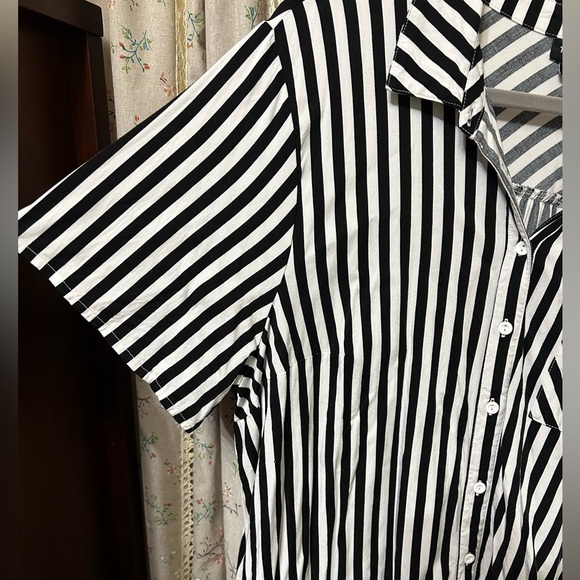 Torrid Black & White Stripe Challis Button Front Shirt Size 3 (22/24) - Picture 4 of 7